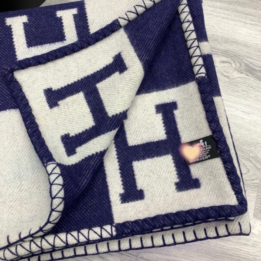 Premium Cashmere Blend Blanket – HERMSCA-167 | Deep Blue & Ivory White | 170 × 135 cm