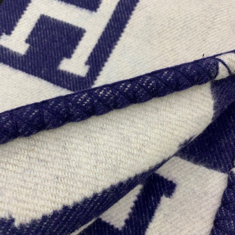 Premium Cashmere Blend Blanket – HERMSCA-167 | Deep Blue & Ivory White | 170 × 135 cm