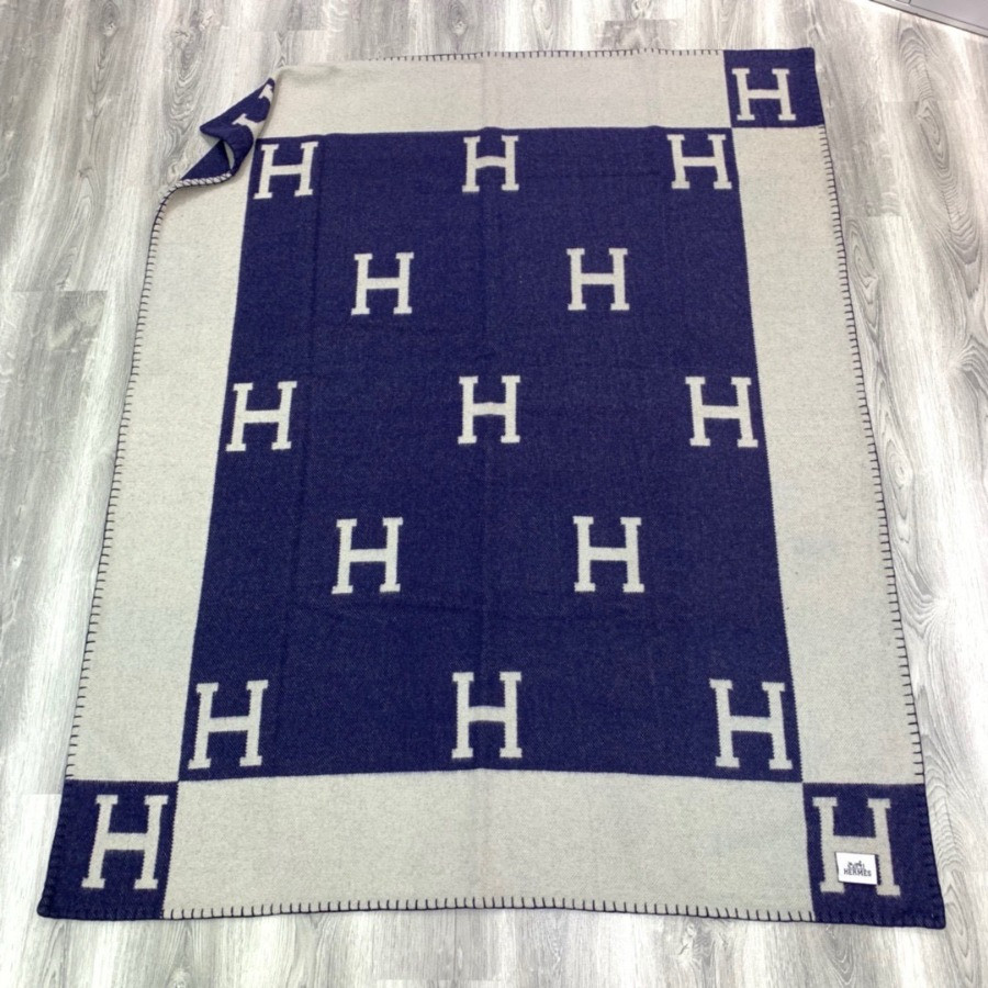 Premium Cashmere Blend Blanket – HERMSCA-167 | Deep Blue & Ivory White | 170 × 135 cm