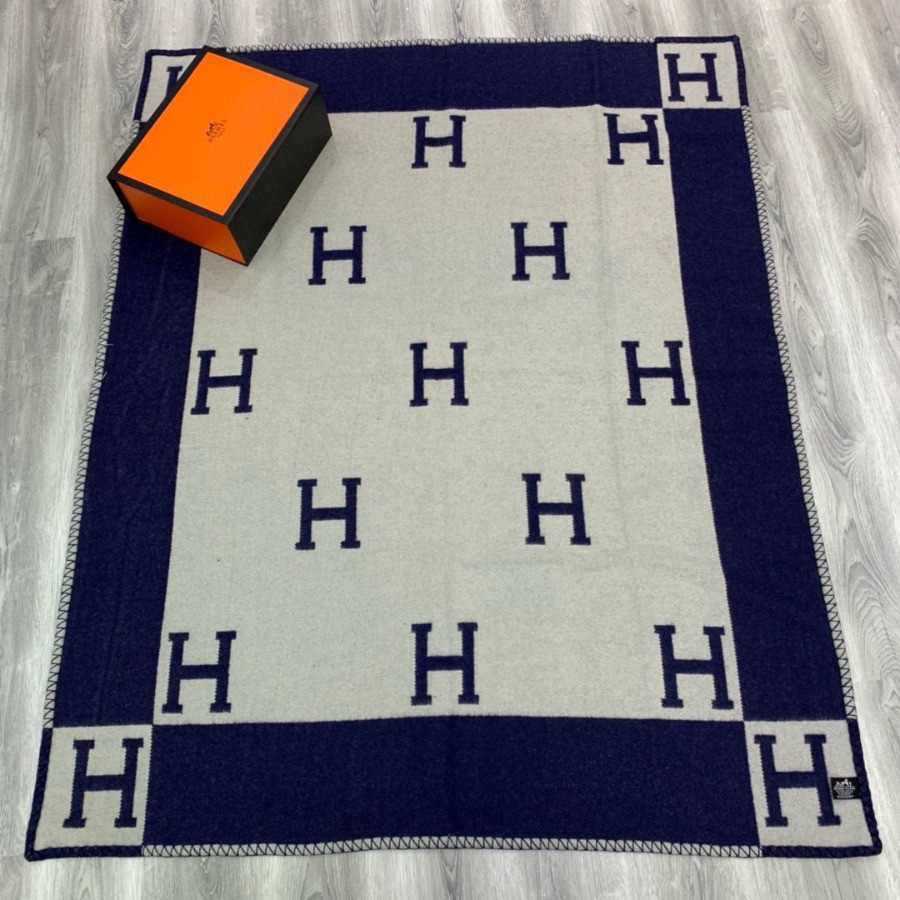 Premium Cashmere Blend Blanket – HERMSCA-167 | Deep Blue & Ivory White | 170 × 135 cm