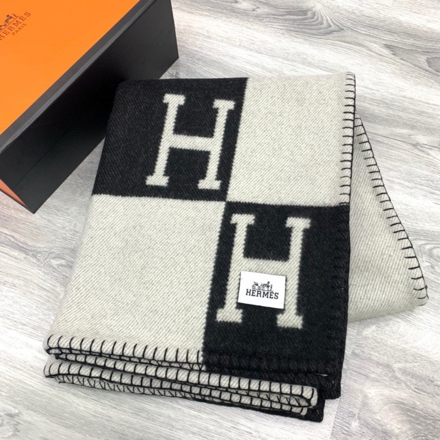 Premium Cashmere Blend Blanket – HERMSCA-169 | Black & Ivory White | 170 × 135 cm