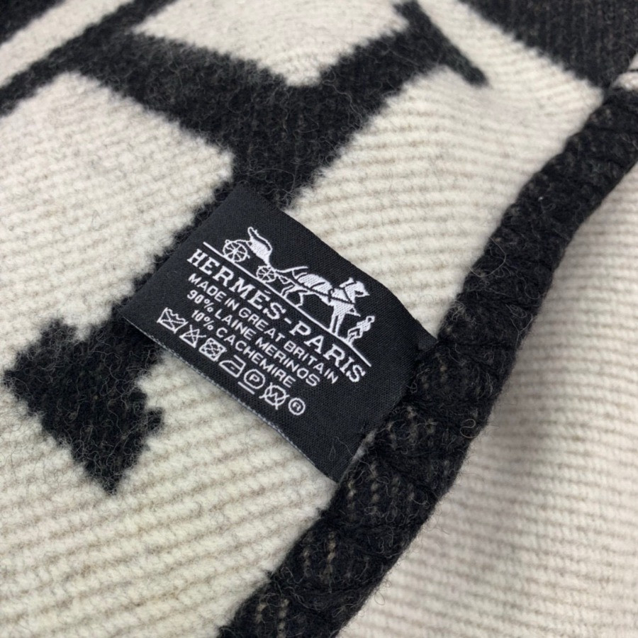 Premium Cashmere Blend Blanket – HERMSCA-169 | Black & Ivory White | 170 × 135 cm