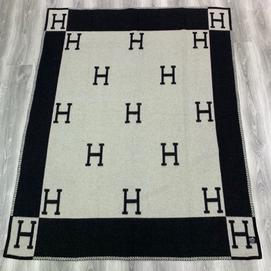 Premium Cashmere Blend Blanket – HERMSCA-169 | Black & Ivory White | 170 × 135 cm