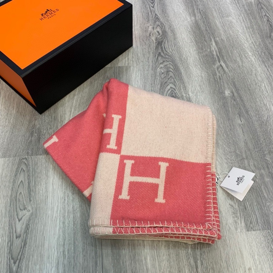 Premium Cashmere Blend Blanket – HERMSCA-170 | Pink & Ivory | 170 × 135 cm