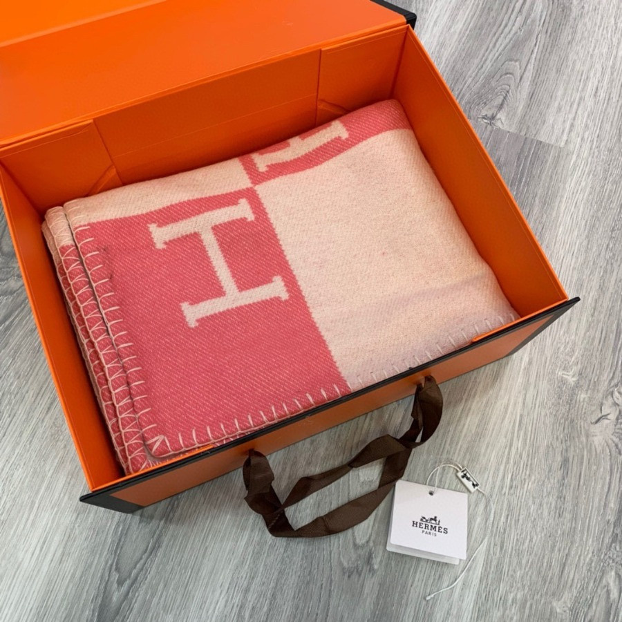 Premium Cashmere Blend Blanket – HERMSCA-170 | Pink & Ivory | 170 × 135 cm