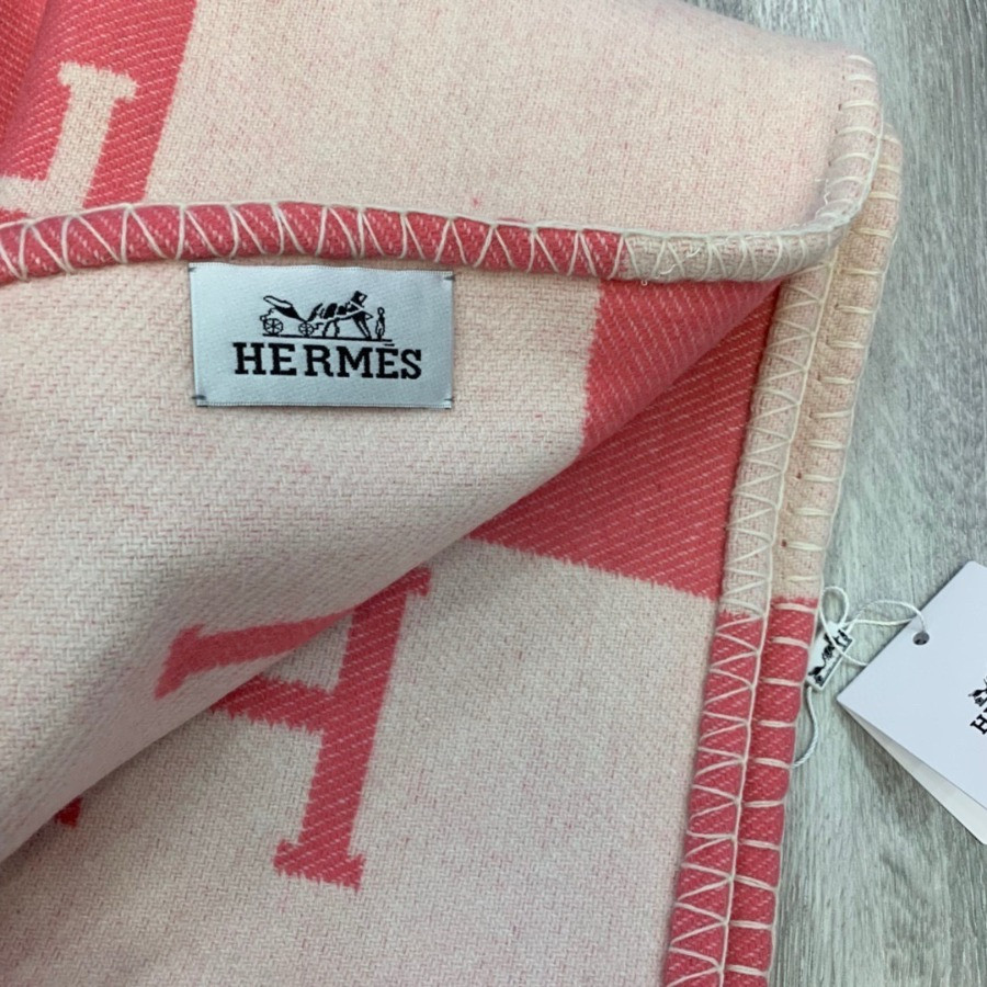 Premium Cashmere Blend Blanket – HERMSCA-170 | Pink & Ivory | 170 × 135 cm