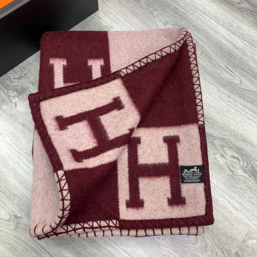 Premium Cashmere Blend Blanket – HERMSCA-171 | Cherry Red & Ivory White | 170 × 135 cm
