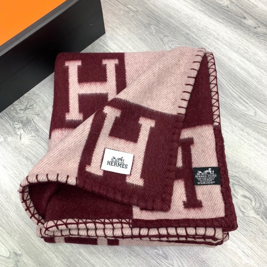 Premium Cashmere Blend Blanket – HERMSCA-171 | Cherry Red & Ivory White | 170 × 135 cm