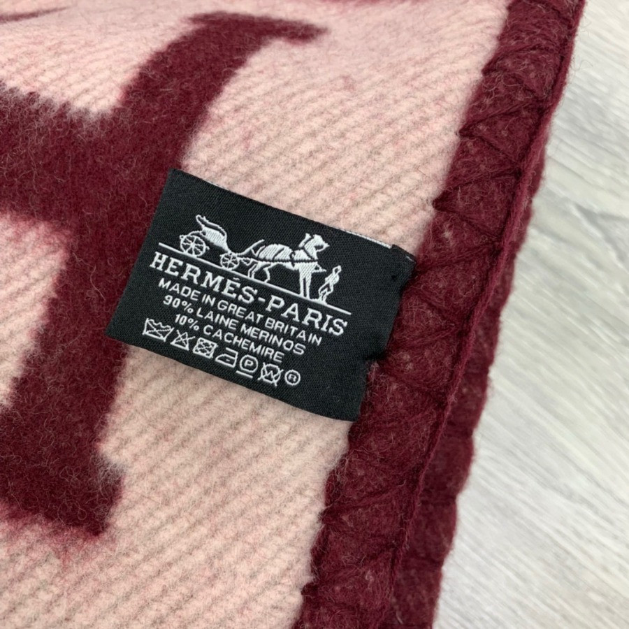 Premium Cashmere Blend Blanket – HERMSCA-171 | Cherry Red & Ivory White | 170 × 135 cm