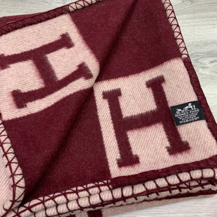 Premium Cashmere Blend Blanket – HERMSCA-171 | Cherry Red & Ivory White | 170 × 135 cm