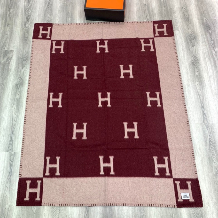 Premium Cashmere Blend Blanket – HERMSCA-171 | Cherry Red & Ivory White | 170 × 135 cm