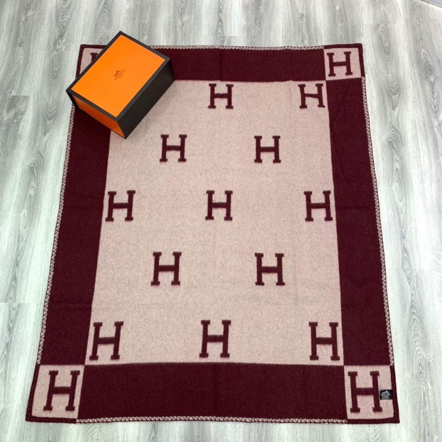 Premium Cashmere Blend Blanket – HERMSCA-171 | Cherry Red & Ivory White | 170 × 135 cm