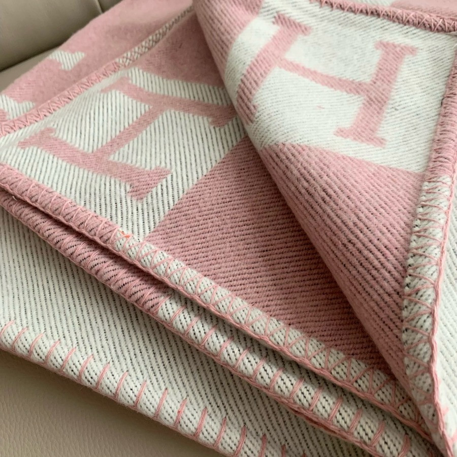 Premium Cashmere Blend Blanket – HERMSCA-174 | Light Pink & Ivory White | 170 × 135 cm