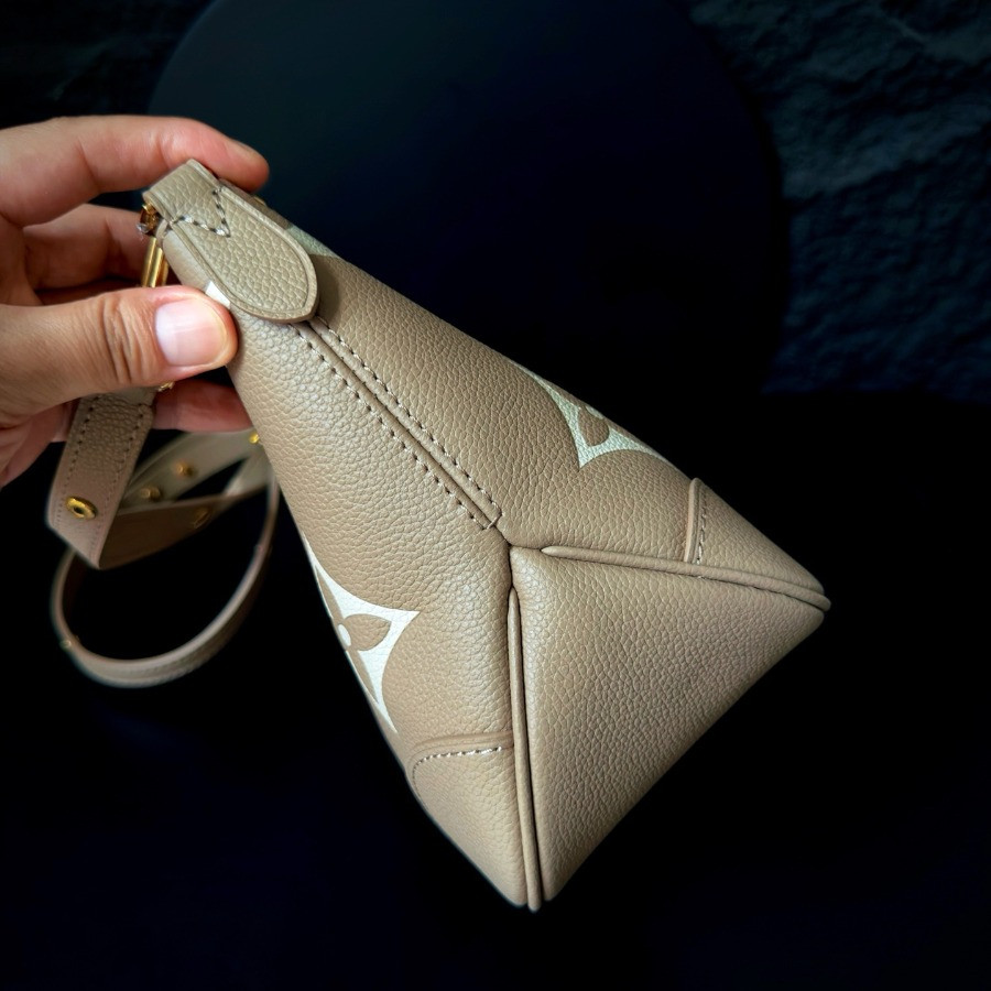 LV M13224  Boulogne PM Louis Vuitton Monogram Leather Hobo Bag 