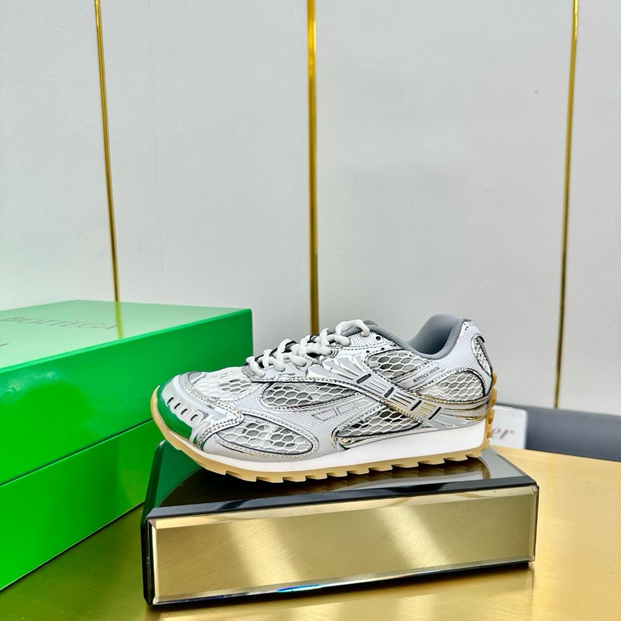 Bottega Veneta Orbit Sneaker Unisex style