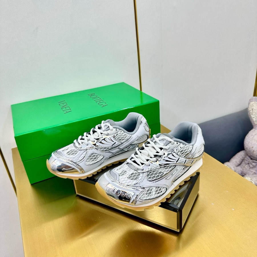 Bottega Veneta Orbit Sneaker Unisex style