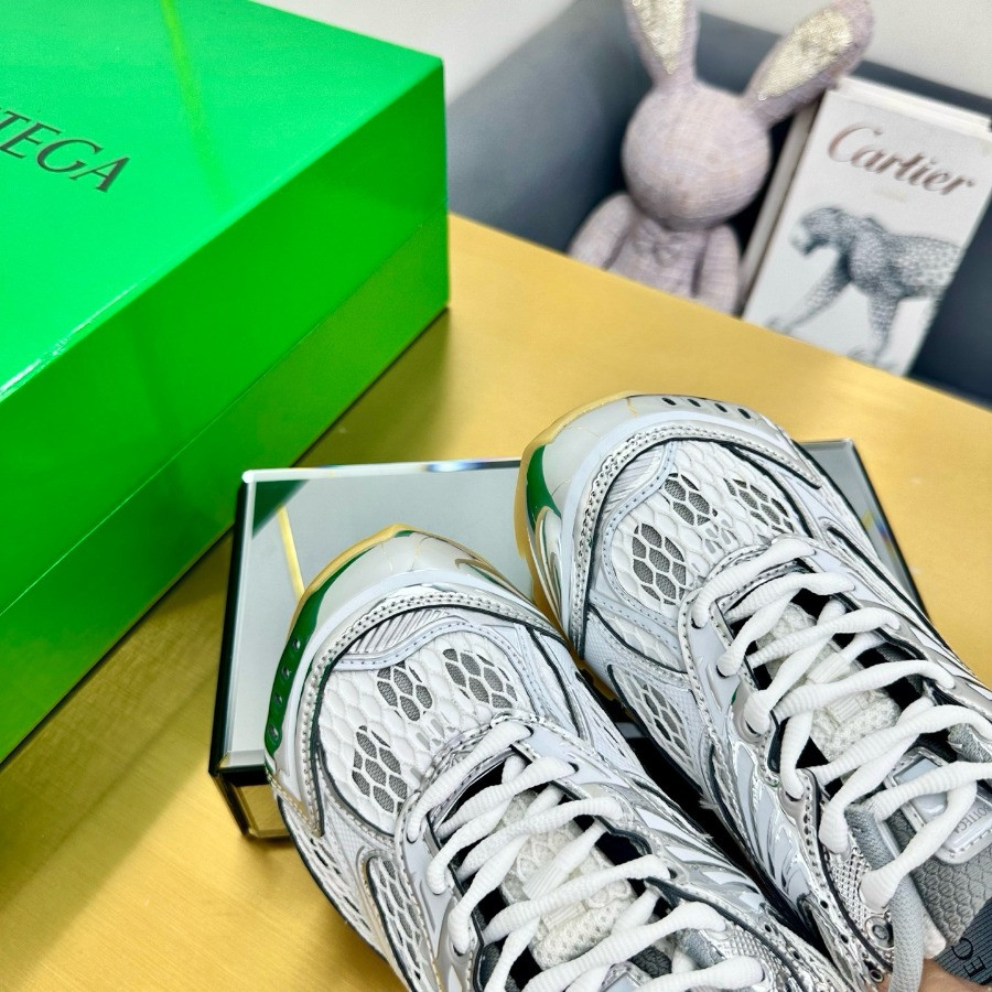 Bottega Veneta Orbit Sneaker Unisex style