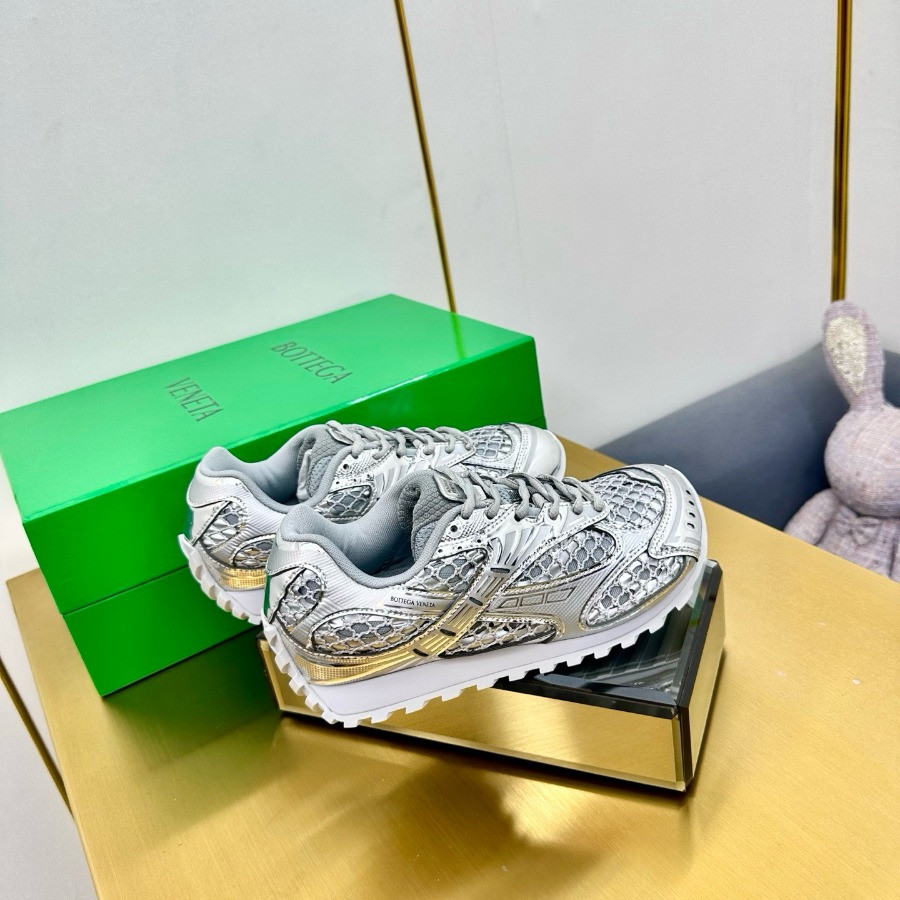 Bottega Veneta Orbit Sneaker Unisex style