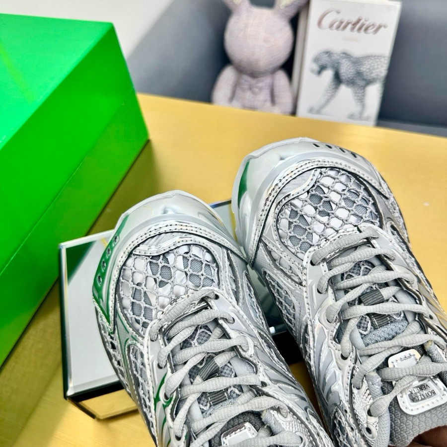 Bottega Veneta Orbit Sneaker Unisex style