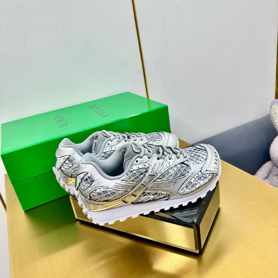Bottega Veneta Orbit Sneaker Unisex style