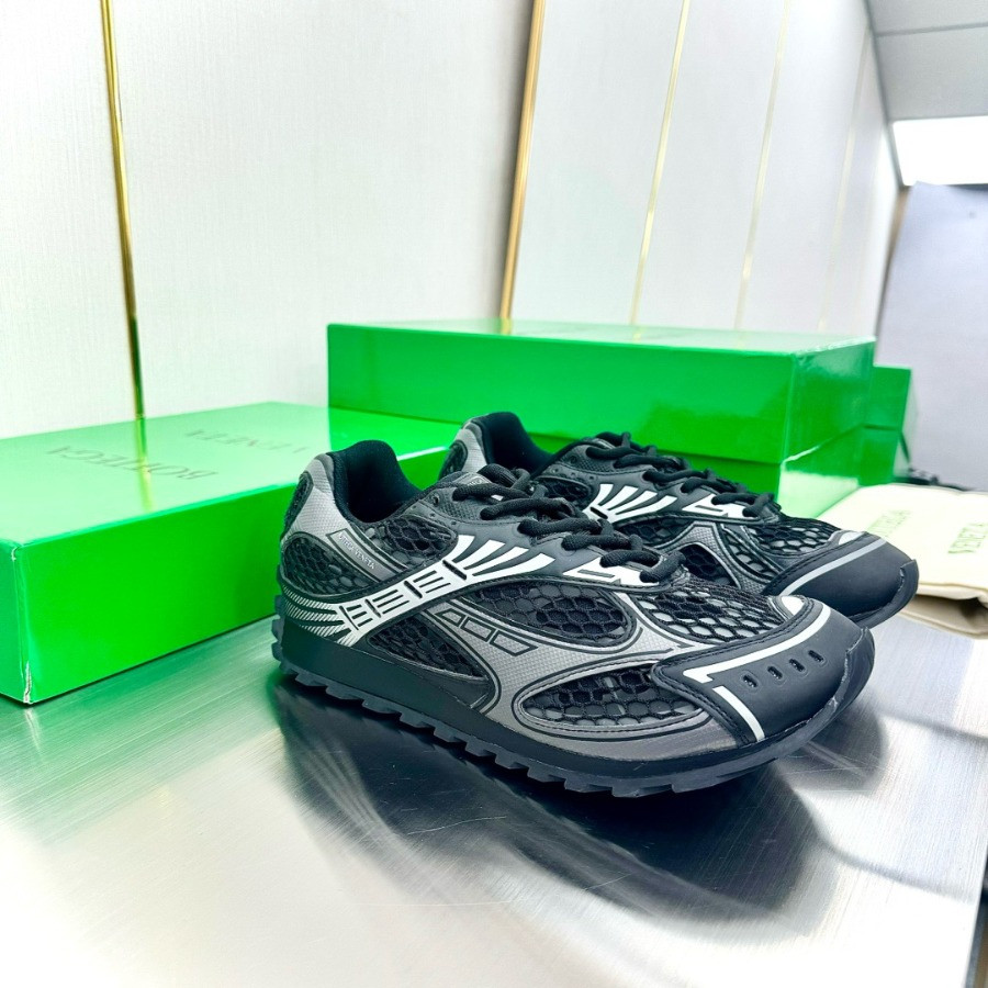 Bottega Veneta Orbit Sneaker Unisex style