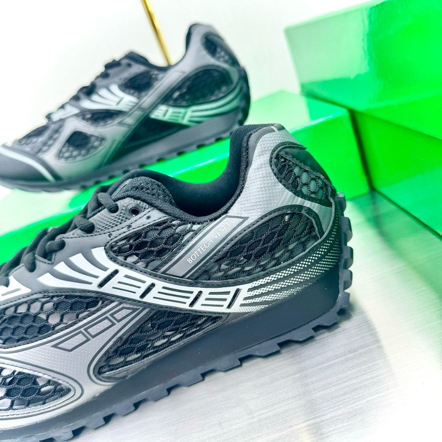 Bottega Veneta Orbit Sneaker Unisex style
