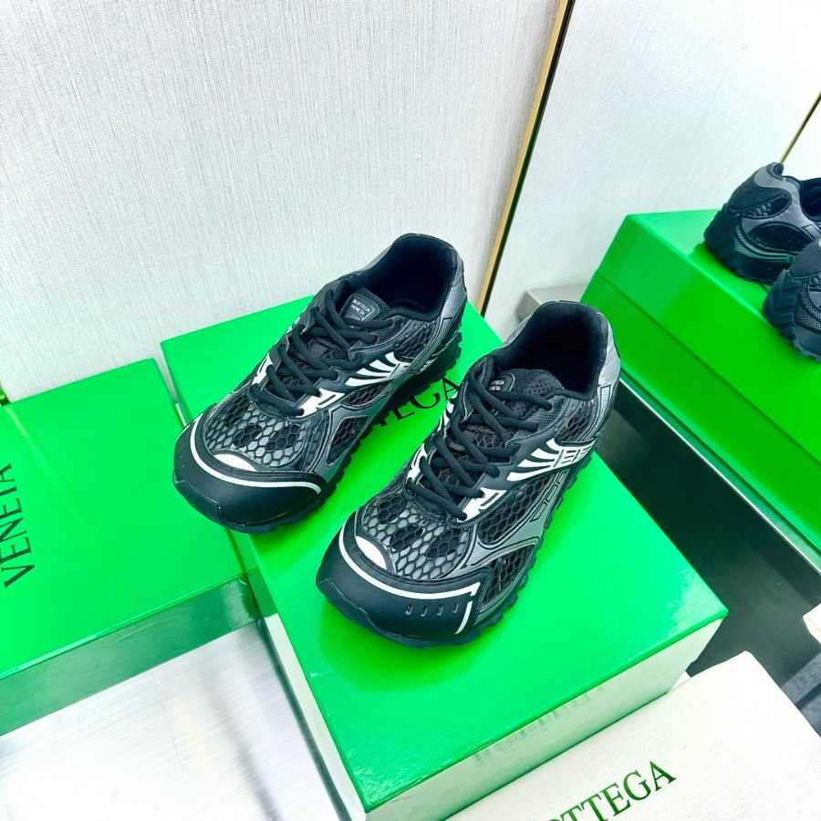 Bottega Veneta Orbit Sneaker Unisex style