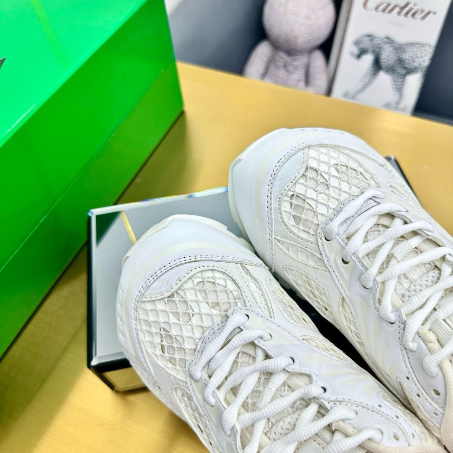 Bottega Veneta Orbit Sneaker Unisex style