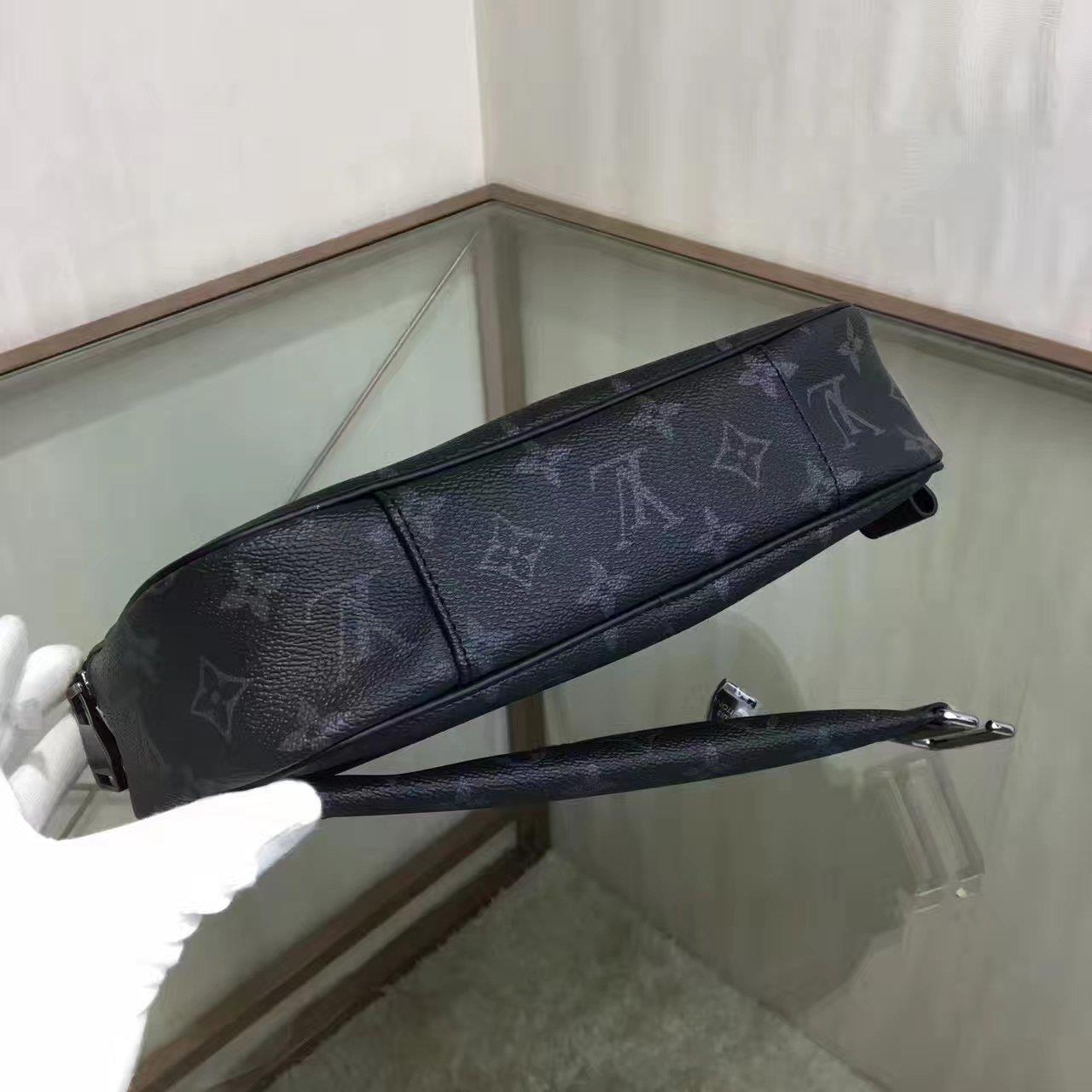 Louis Vuitton LV, M42906, BUMBAG, 11.0 x 7.1 x 2.0 inches 