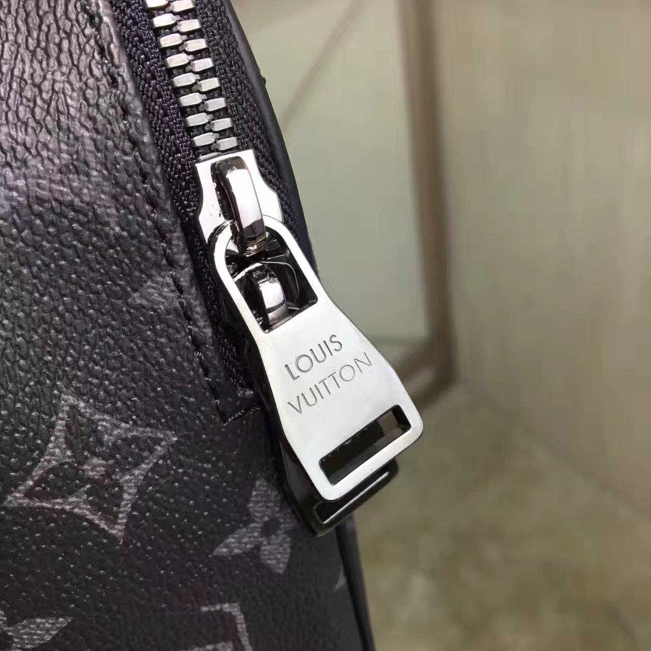 Louis Vuitton LV, M42906, BUMBAG, 11.0 x 7.1 x 2.0 inches 