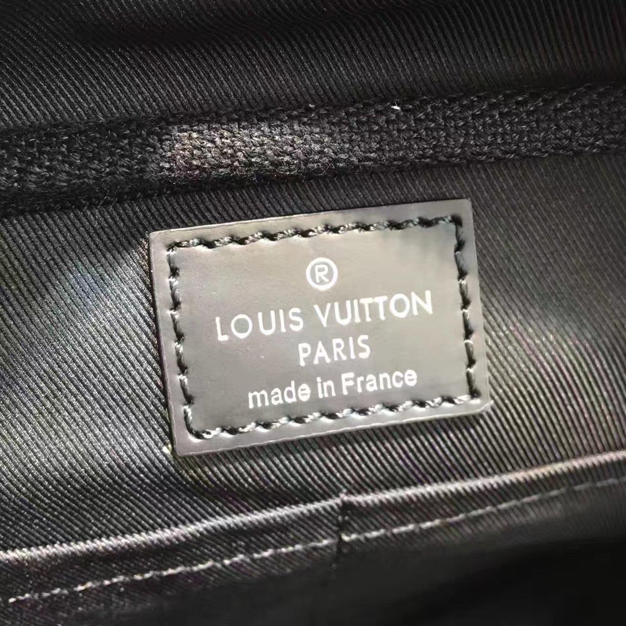 Louis Vuitton LV, M42906, BUMBAG, 11.0 x 7.1 x 2.0 inches 